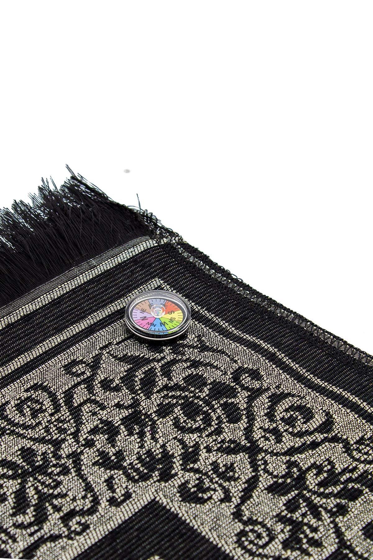 Kıbleyi Gösteren Pusulalı Siyah Seccade